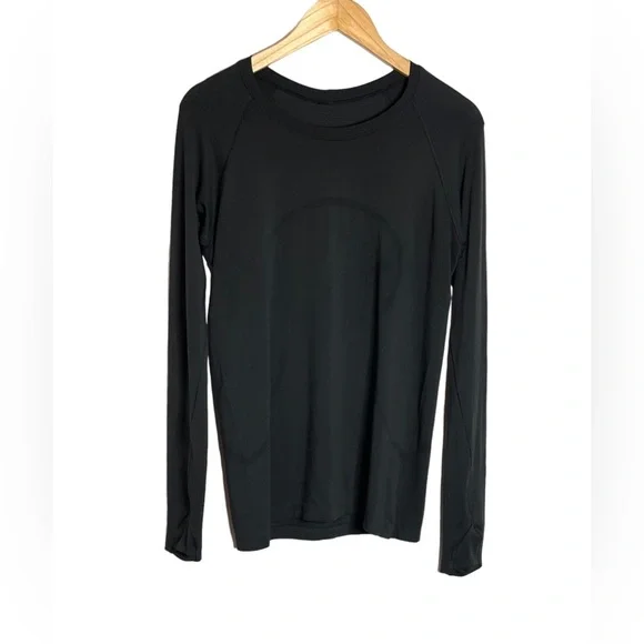 ✅SOLD-Lululemon | Swiftly Tech Crew Top Lunar New Year Shirt Thumbholes Black - Picture 4 of 9